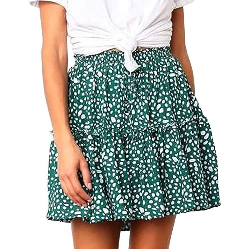 Never worn polka dot skirt sz M